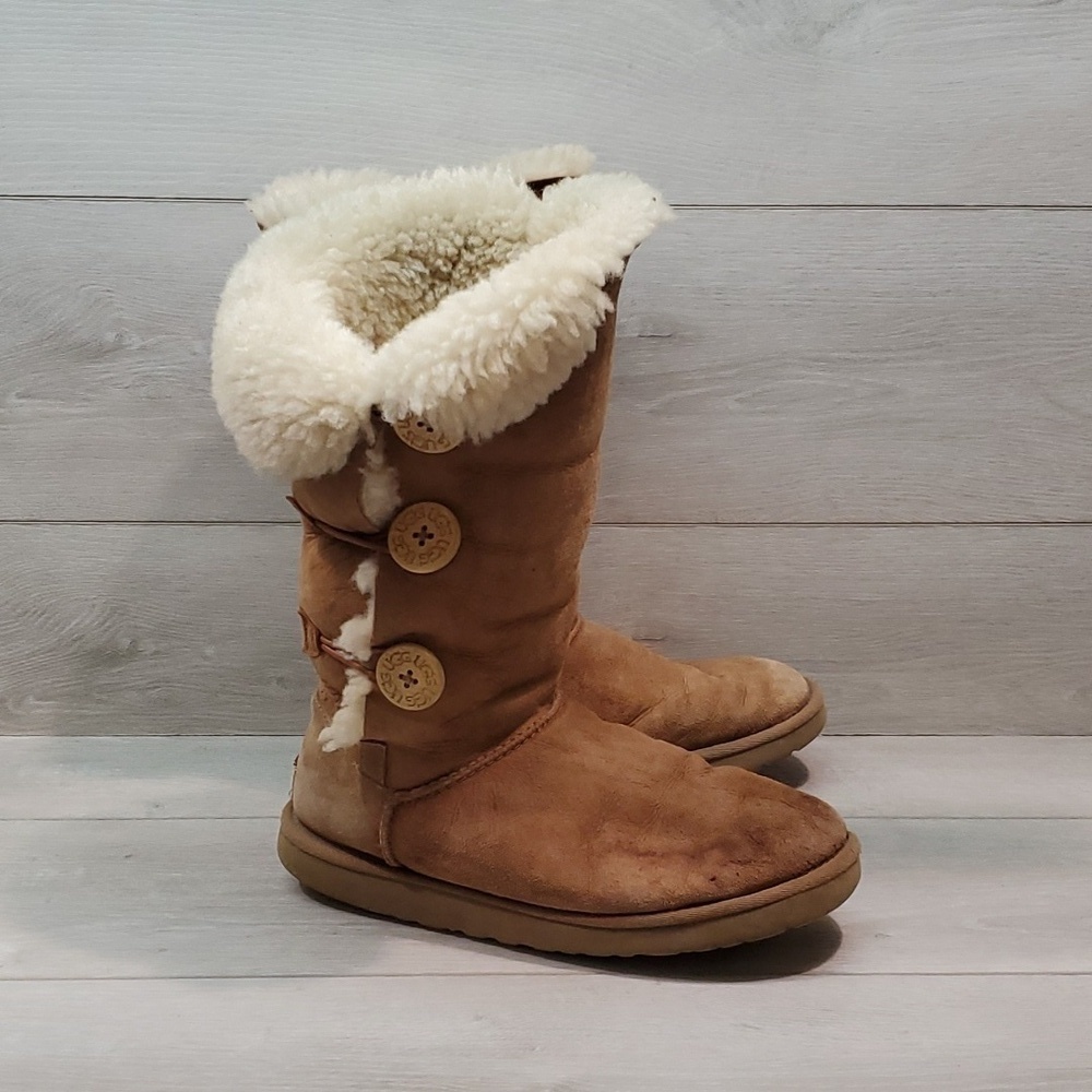 Ugg Australia Women 1873 Tall 3 button Leather Sheepskin Boots shoes sz 7